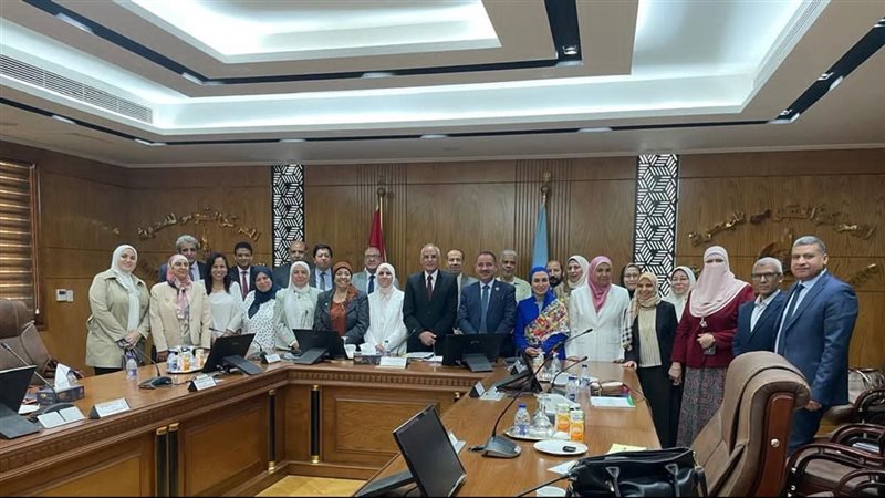 رئيس القومي للبحوث يناقش آليات تطوير العمل البحثي مع عمداء ووكلاء المعاهد