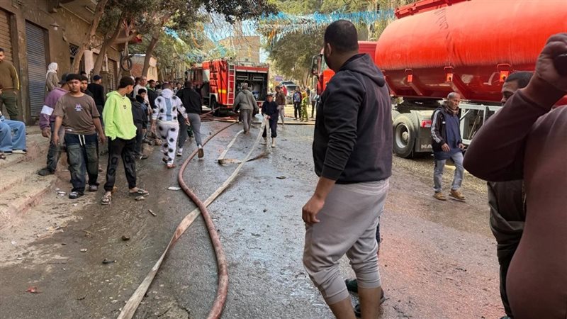 فاجعة في منشأة ناصر.. النيران تلتهم ورشة نجارة ومبنى من 4 طوابق.. والشرطة تودع شهيد الواجب وسط إصابة 15 آخرين