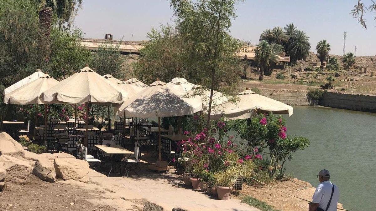 تشييد كافيتريا على البحيرة المقدسة يشغل المصريين.. والسلطات توضح