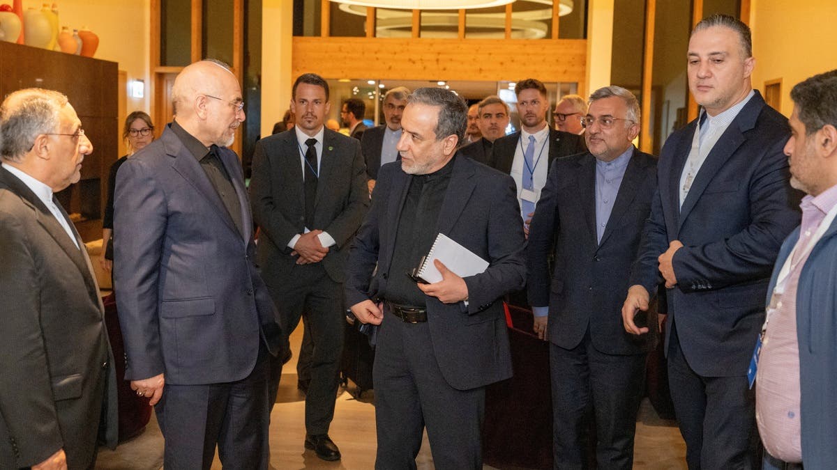 رسائل مبطنة على إكس.. لهذا رفض وفد إيران التقاط صور مع فانس