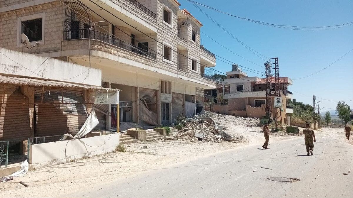 إسرائيل تنسحب من بلدة دبين.. والجيش اللبناني يدخلها