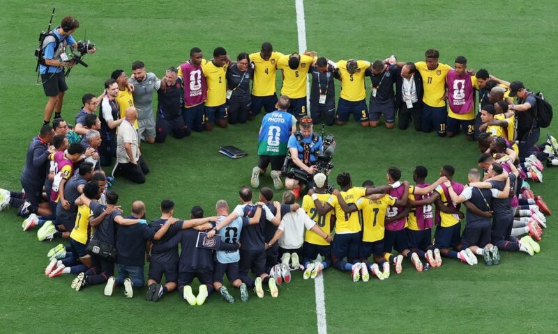رئيس الإكوادور يعلن عطلة رسمية احتفالاً بالفوز التاريخي في كأس العالم