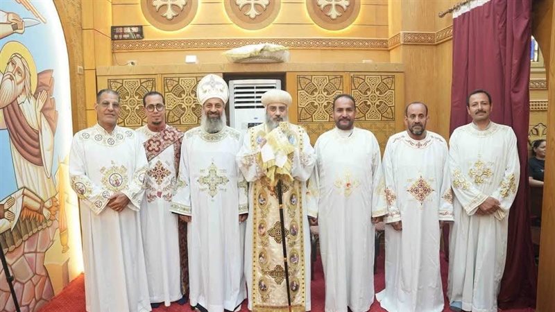 الأنبا فيلوباتير يرسم شمامسة جددا للخدمة في إيبارشية أبوقرقاص
