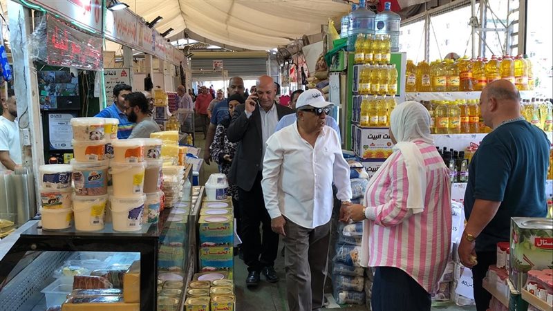 محافظ الدقهلية يتفقد معرض السلع الدائم ومنفذ الخبز بحي شرق المنصورة