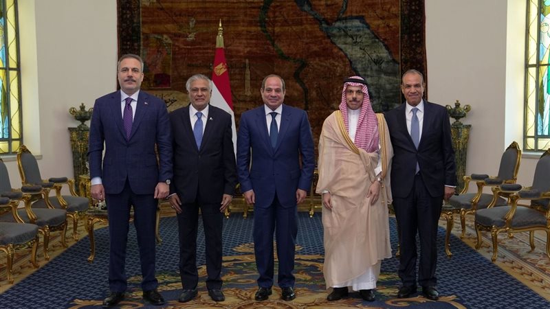 الرئاسة في أسبوع.. السيسي: نحرص على دعم جامعة الدول العربية.. العمل مع السعودية وباكستان وتركيا لإنجاح المسار التفاوضي الأمريكي الإيراني.. ولم نستخدم يومًا قضية اللاجئين لتحقيق أهداف سياسية