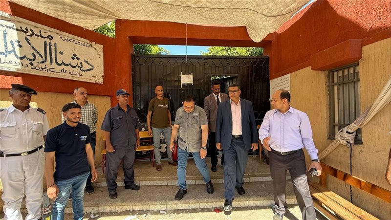 محافظ قنا يتفقد لجان امتحانات الثانوية، وينصح الطلاب بالتركيز واستغلال الوقت المخصص للإجابة