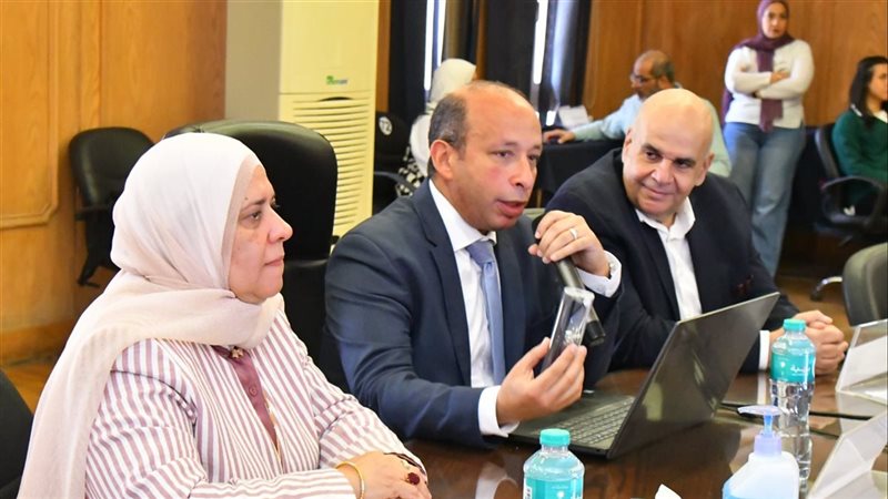 تفاصيل اجتماع مجلس كلية طب قصر العيني.. ربط البرامج الدراسية بالابتكار والصناعة.. تشكيل لجنة لإعداد استراتيجية التعليم والتعلم.. اعتماد قواعد التحويلات وقبول 500 طالب وافد 2026-2027