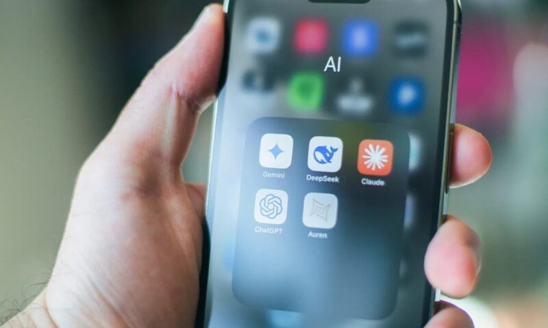 لأول مرة.. حصة تشات جي بي تي السوقية تهبط إلى أقل من 50% 