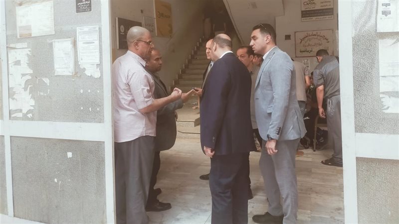 جولة ميدانية مفاجئة لوزير العمل داخل منطقة العاشر من رمضان الصناعية