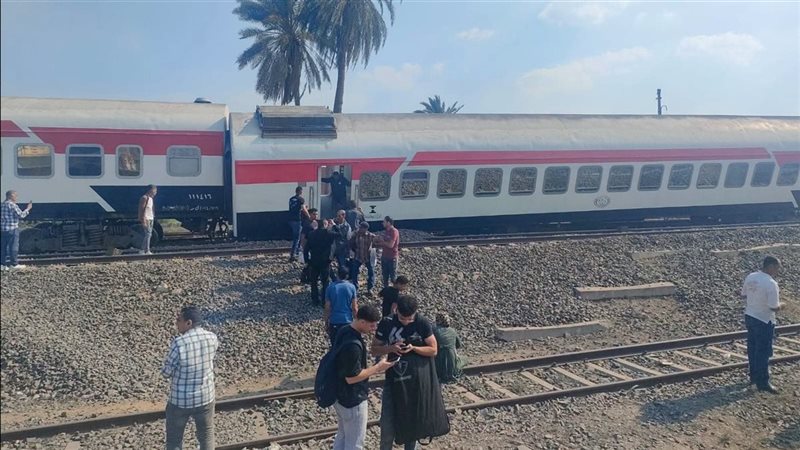 بعد خروج قطار بكفر الزيات عن القضبان، تشكيل لجنة فنية للوقوف على أسباب الواقعة (صور)