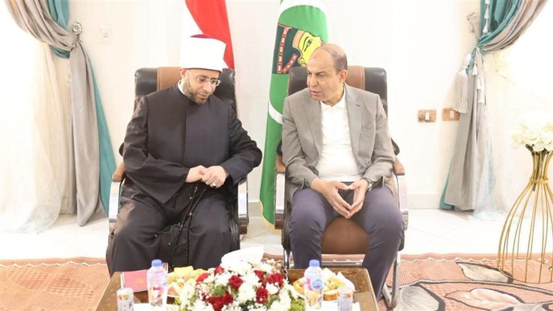 محافظ المنيا ووزير الأوقاف يبحثان خطة تطوير منطقة البهنسا الأثرية (صور)