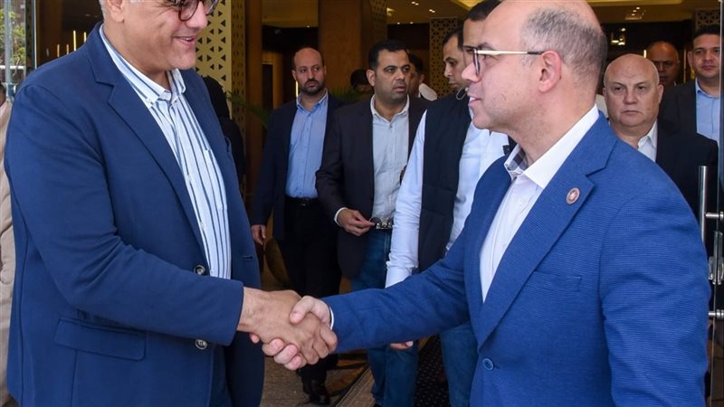 وزير الاستثمار ومحافظ الإسكندرية يتابعون سير العمل بميناء الدخيلة