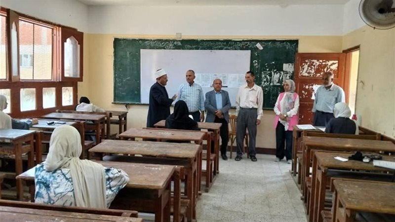 طلاب الثانوية الأزهرية بالإسماعيلية يؤدون اليوم امتحان الفقه