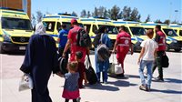 الهلال الأحمر المصري يستقبل الدفعة 45 من المصابين الفلسطينيين