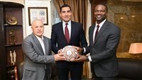 وزير الرياضة يلتقي الأمين العام للاتحاد الأفريقي لكرة القدم