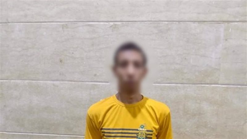 سقوط شاب تحرش بفتاة داخل ميكروباص بعد تداول فيديو بأسيوط