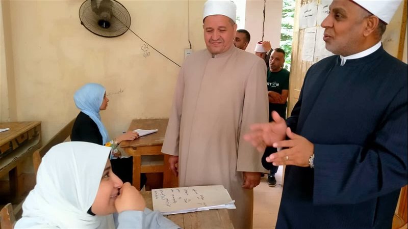 بعد تكريمهن داخل اللجنة، والدة التوأم الرباعية بقليوب تكشف رحلة بناتها مع الثانوية الأزهرية