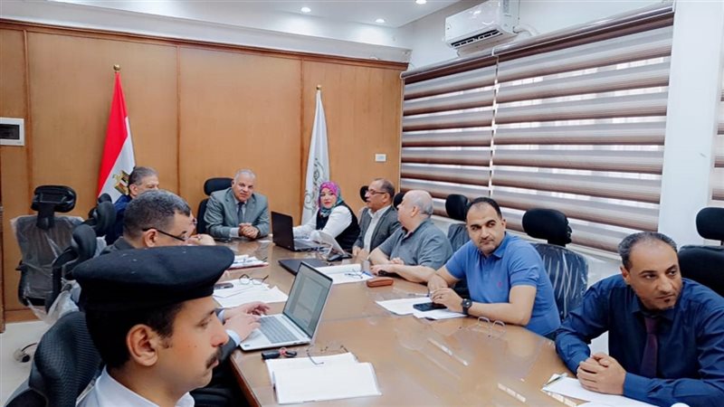 وكيل “التعليم” بالفيوم يتابع امتحانات الثانوية العامة من غرفة العمليات: لم نتلق أية شكاوى
