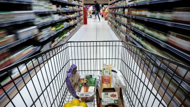 الإحصاء: التضخم الشهري يرتفع 1.4% خلال مايو والسنوي يتراجع إلى 13%