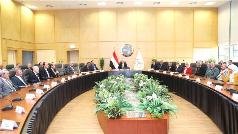 كامل الوزير: 11.5 مليار جنيه إيرادات للشركة القابضة للطرق والكباري