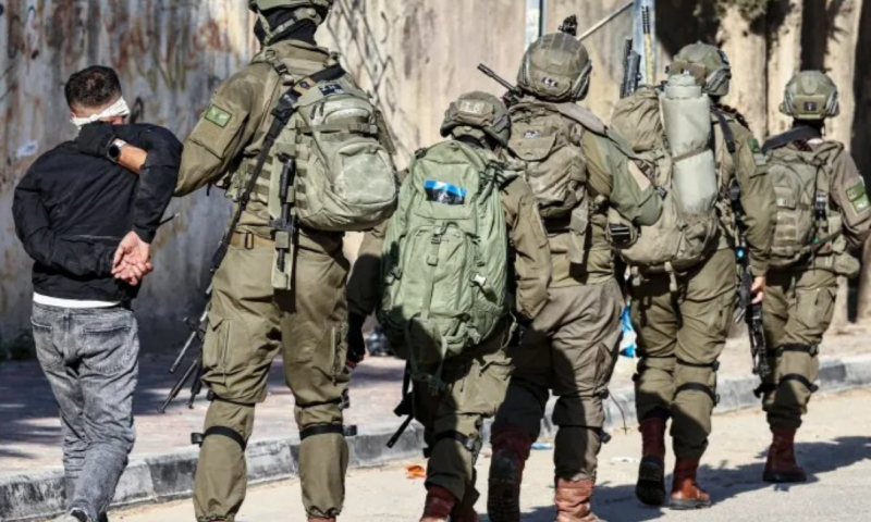 الاحتلال يواصل استباحة حياة الفلسطينيين في الضفة