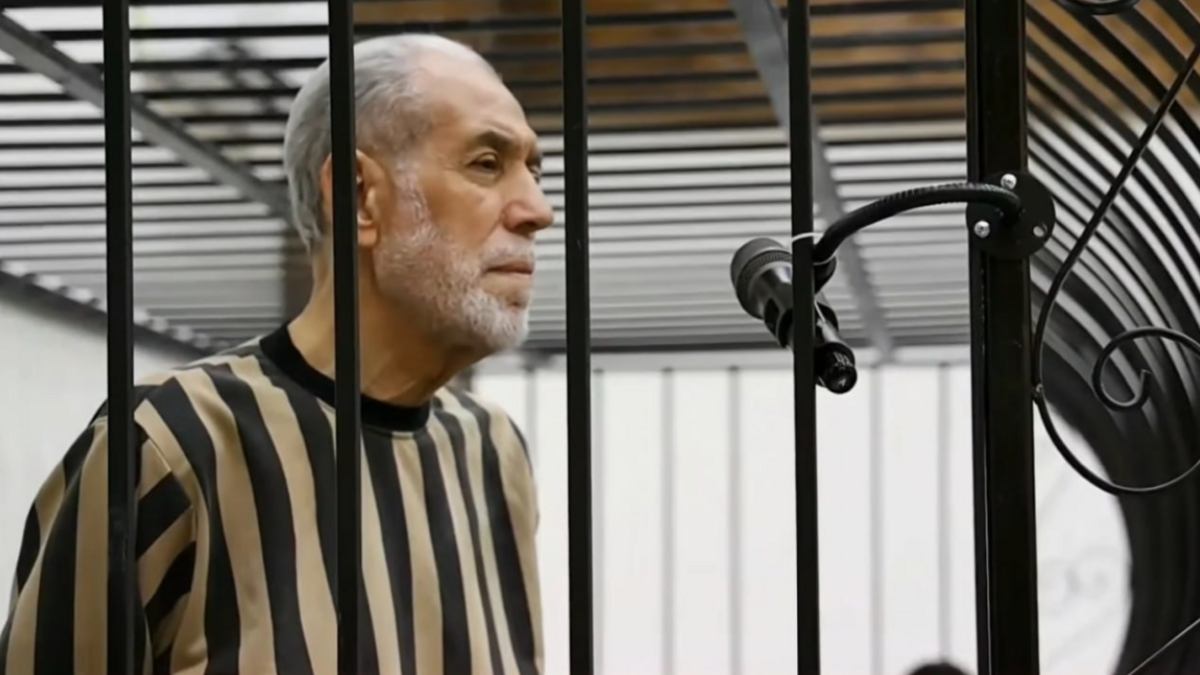 في 5 تهم.. أحمد حسون مفتي النظام السوري السابق أمام القضاء