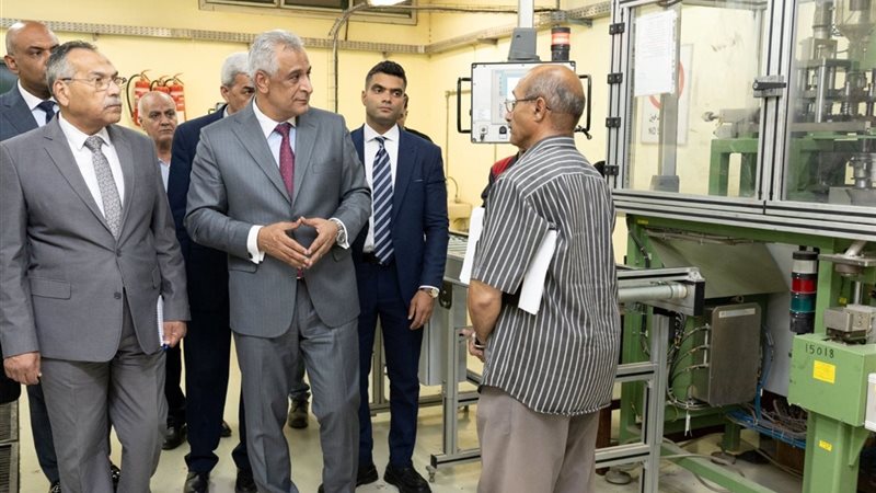 في مرور ليلي مفاجئ، وزير الدولة للإنتاج الحربي يتابع سير العمل بشركة أبو زعبل