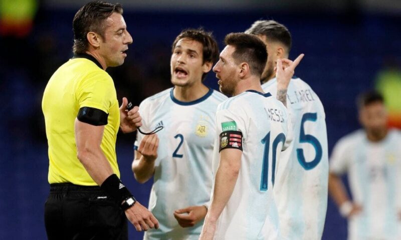 حكم السعودية وإسبانيا.. أغضب ميسي ورسب في اختبار فيفا