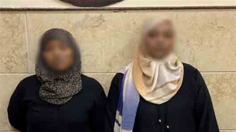 ضبط سيدتين بتهمة التعدي على نجار بأسلحة بيضاء في البحيرة