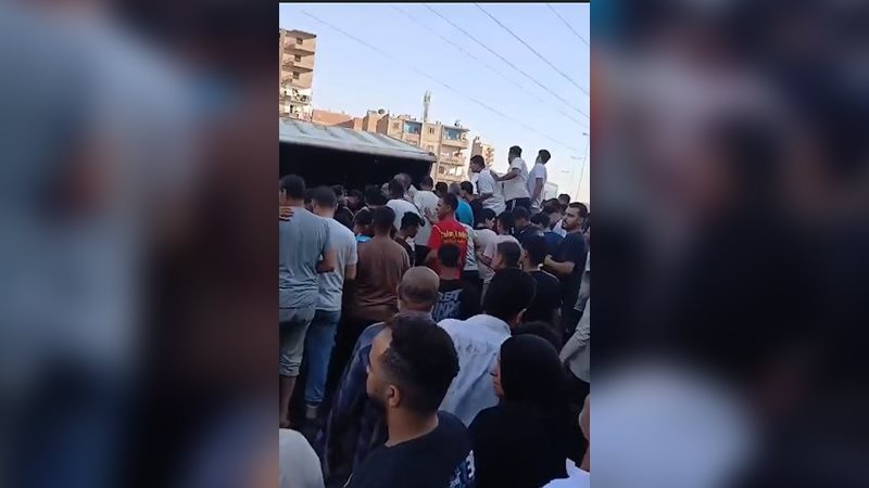 مصرع شخصين وإصابة آخرين إثر انقلاب تريلا على دائري الوراق