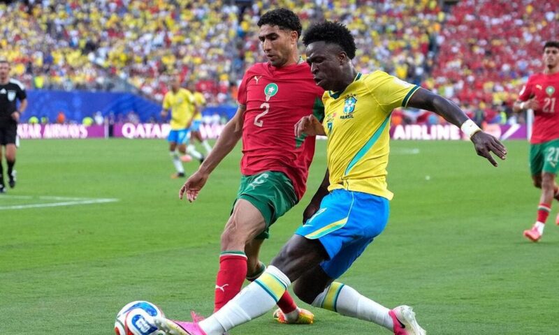 حكيمي يبدأ أساسياً مع المغرب بعد ساعات من اتهامه بالاغتصاب