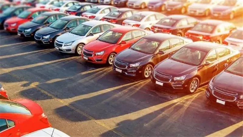 الغرفة التجارية: توقعات بانخفاض أسعار السيارات 5% ونترقب اتفاق إيران وأمريكا