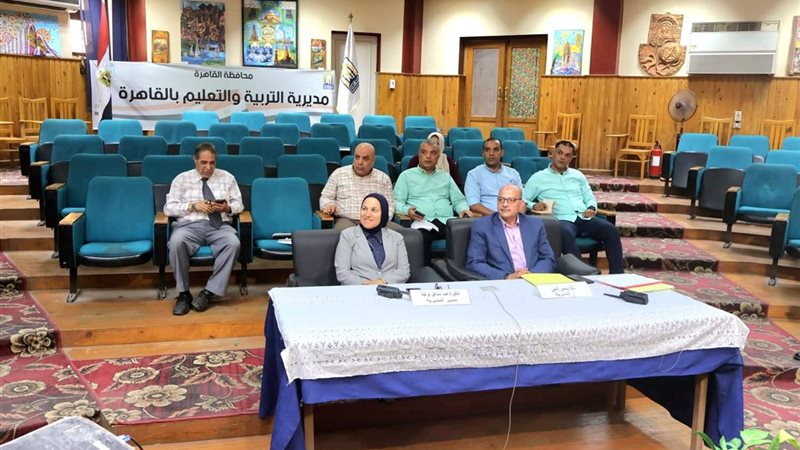 مدير تعليم القاهرة تشدد على تأمين خط سير صناديق الأسئلة وكراسات الإجابة