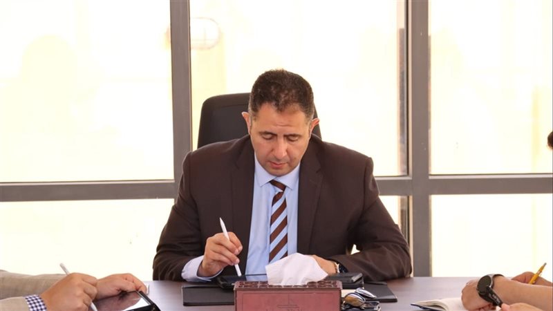 اجتماع موسع برئاسة محافظ دمياط لمتابعة ملفات العمل وبحث آليات مواجهة الطوارئ