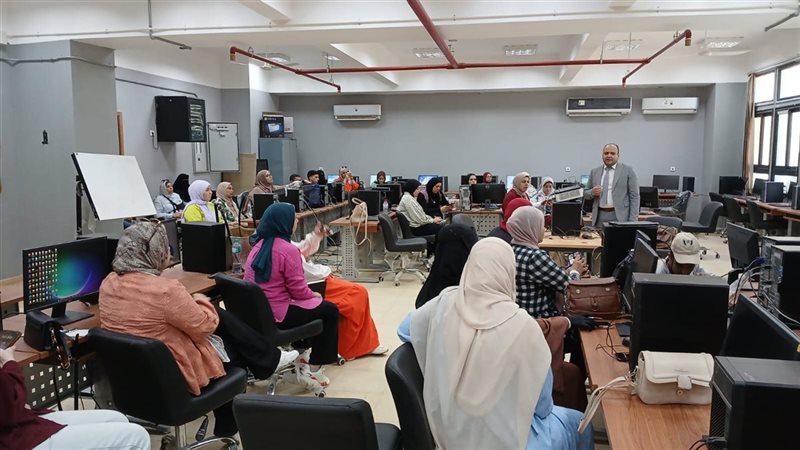 “الذكاء الاصطناعي بين النظرية والتطبيق” في دورة تدريبية بجامعة دمنهور (صور)