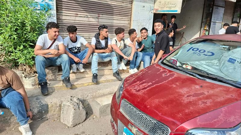 “مش قلقانين”، طلاب الثانوية بالقليوبية يدخلون اللجان لبدء امتحانات المواد غير المضافة للمجموع (صور)
