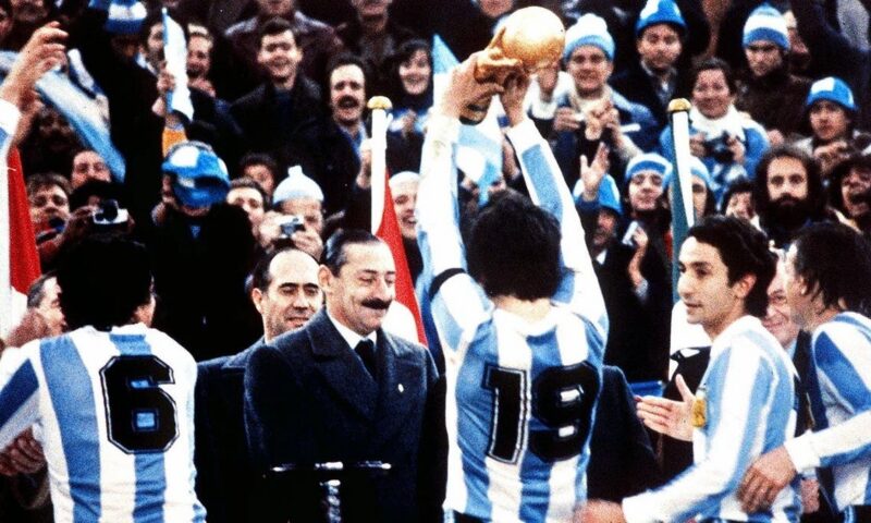 مونديال 1978.. الديكتاتور يأمر الأرجنتينيين بـ”وضع المكياج”