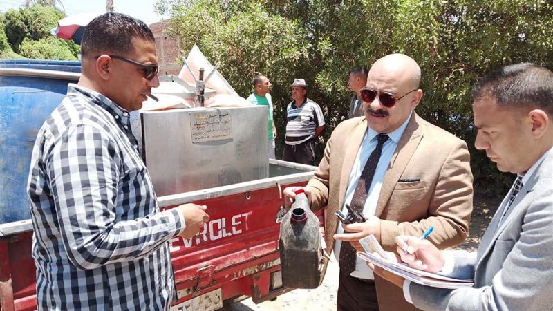 ضبط نحو 2 طن ألبان فاسدة ومصادرة 6804 عبوات جبن منتهية الصلاحية بالمنيا