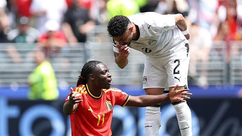 بعد طرد لاعب باراجواي، صحيفة بلجيكية تثير الجدل بشأن واقعة ياسر إبراهيم بكأس العالم؟