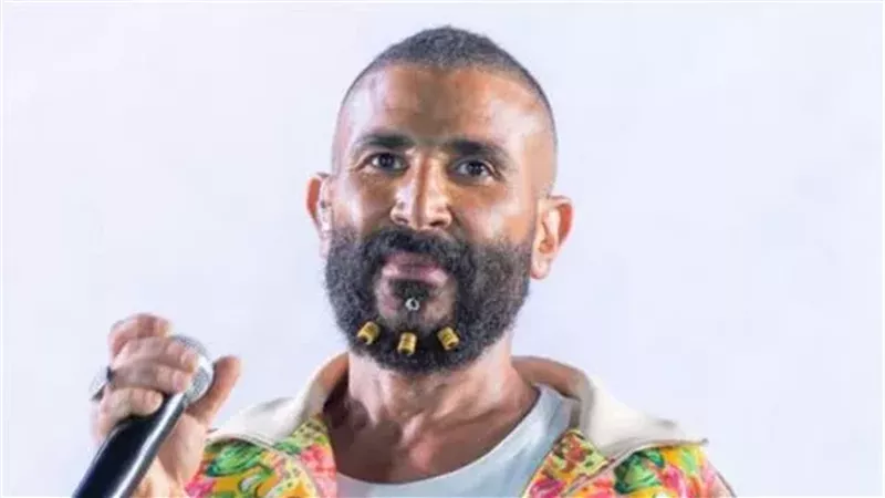 أول تعليق من أحمد سعد بعد حلق شعره (فيديو)