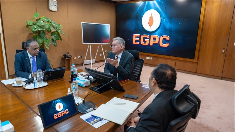 وزير البترول يشيد بارتفاع إنتاج الزيت الخام إلى أكثر من 540 ألف برميل يوميا