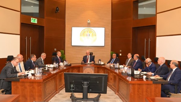 قيد مؤقت لشركات جديدة وإشادة دولية.. نائب رئيس الوزراء يبحث تسريع “الطروحات الحكومية”