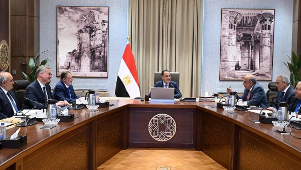 بحضور محافظ البنك المركزي.. مدبولي يتابع تدبير الاحتياجات المالية لتأمين مخزون الوقود ومحطات الكهرباء