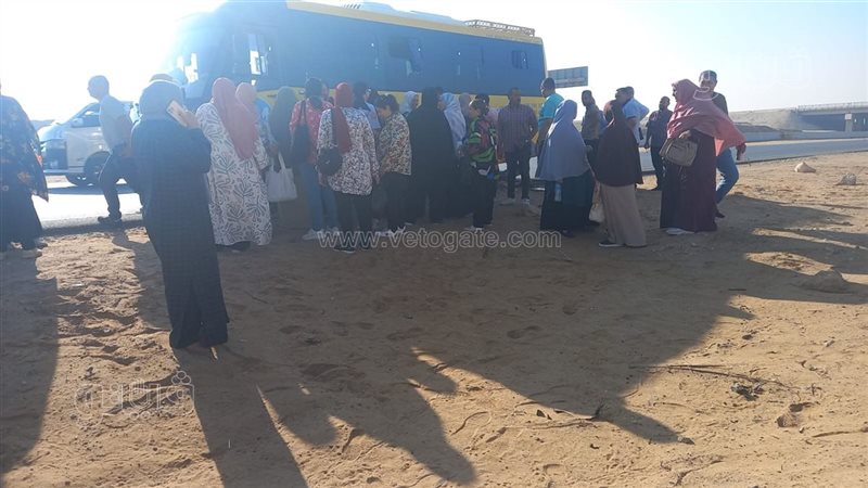أول صور لتعطل أتوبيس مراقبي لجان الثانوية العامة في البدرشين