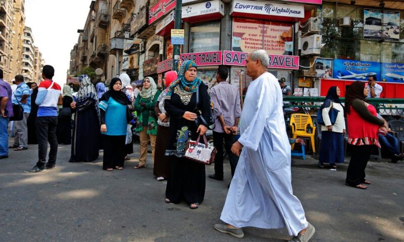 مصر تستهدف خفض نسبة السكان تحت خط الفقر إلى 30% في هذا الموعد