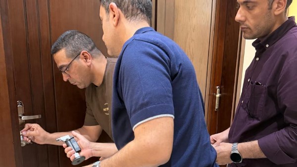 ضبط منتحلة صفة طبيب..  الصحة تغلق مركز “منة فيت سيشن” بالشيخ زايد