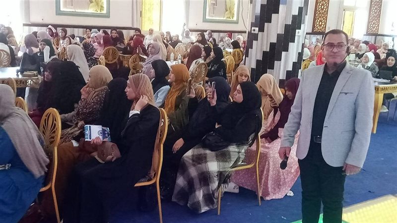 إقبال كثيف من طلاب الثانوية العامة على القوافل التعليمية للمراجعات النهائية بأسيوط