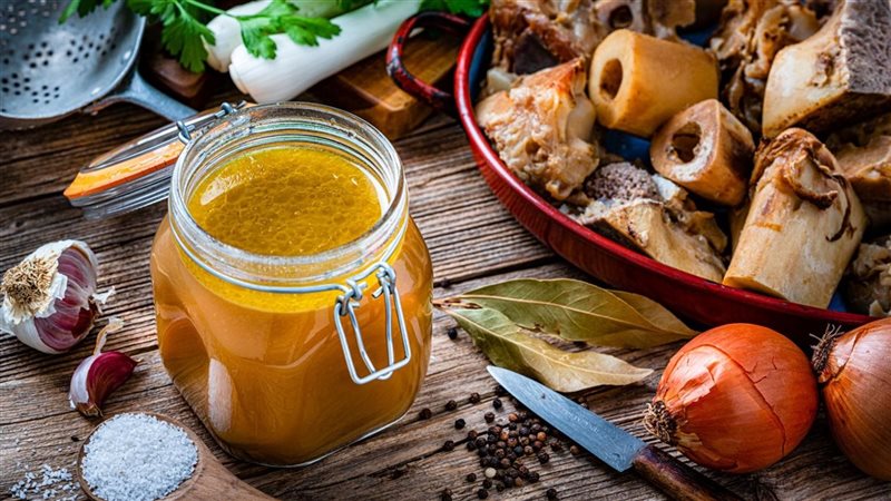 8 فوائد مدهشة لتناول النساء شوربة العظم