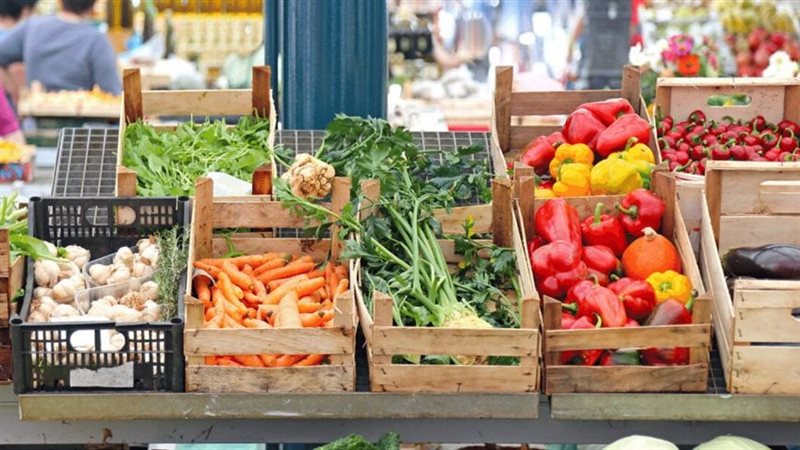 سعر الخضار اليوم، ارتفاع جديد في الطماطم وانخفاض 5 أصناف منهم الليمون البلدي