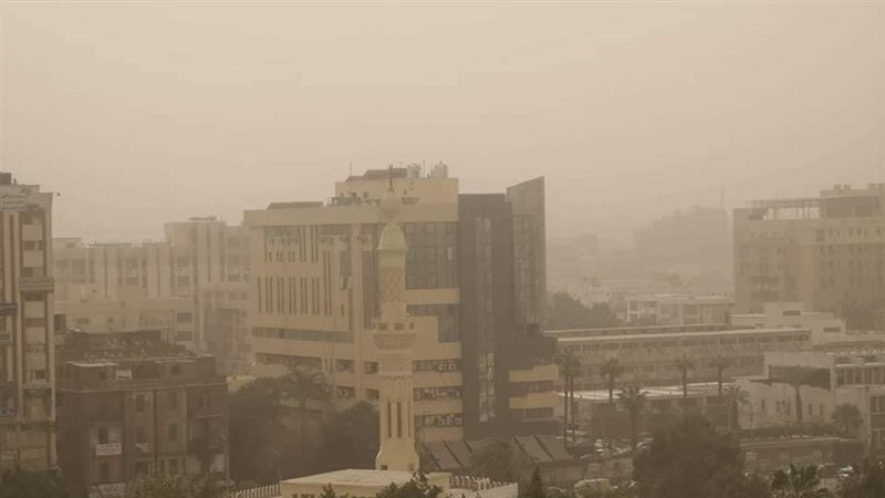 أتربة ورمال فى أول أيام الصيف، حالة الطقس غدا الأحد